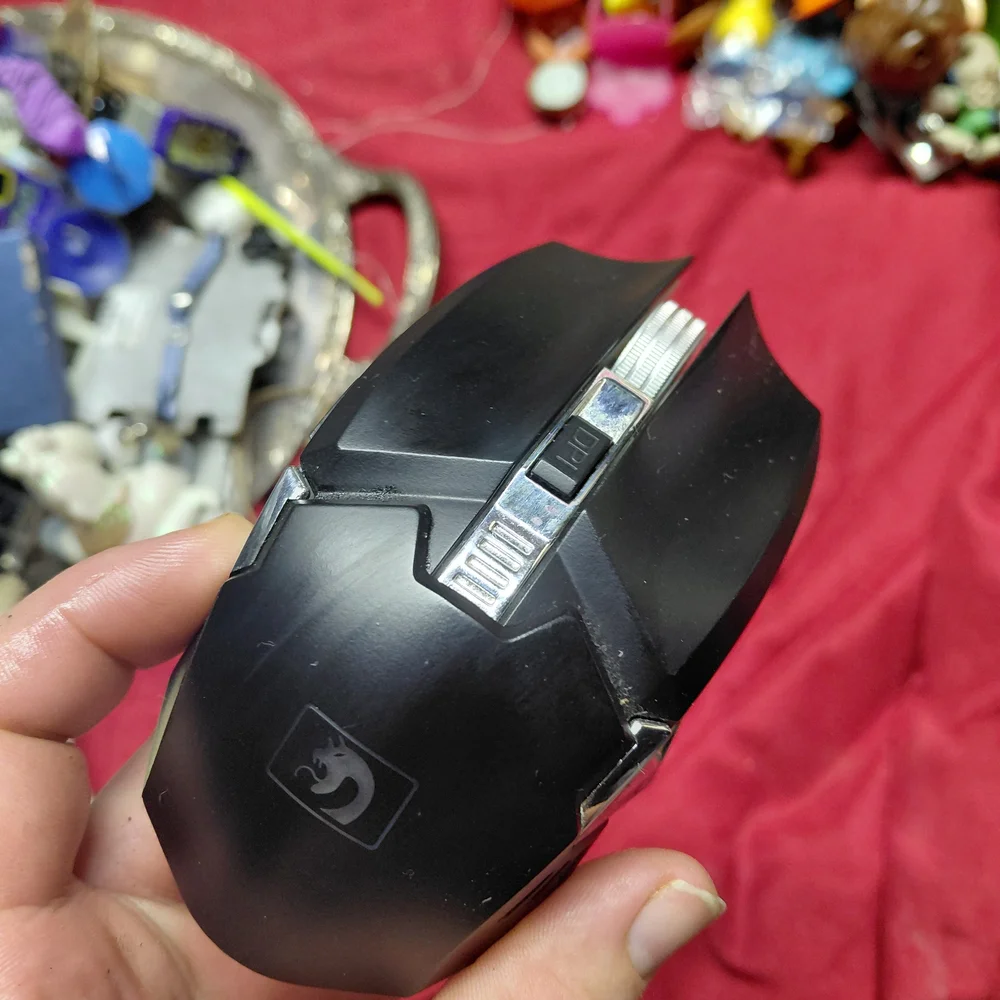 MAMBASNAKE K680 wireless gaming mouse.
